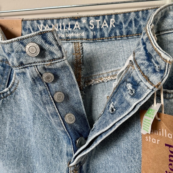 90s boyfriend, super high-rise light wash, distressed denim - Picture 4 of 6